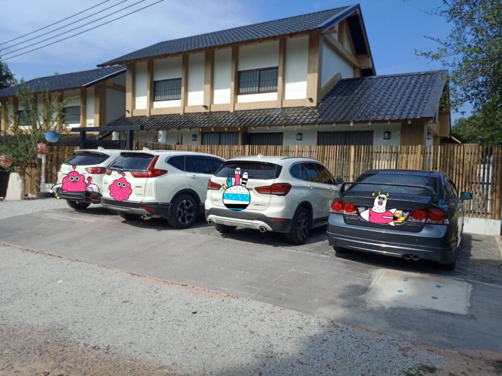 ลานจอดรถบ้าน Human only